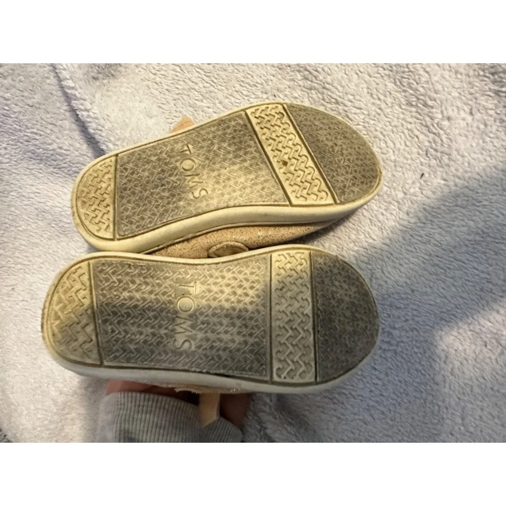 TOMS Mary Jane Sparkle Gold Shimmer Hook and Loop Strap Toddler Shoes Size‎ 6